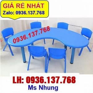 Cung cấp Bàn nhựa hình vòng cung