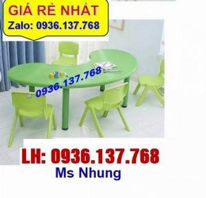 Cung cấp Bàn nhựa hình vòng cung