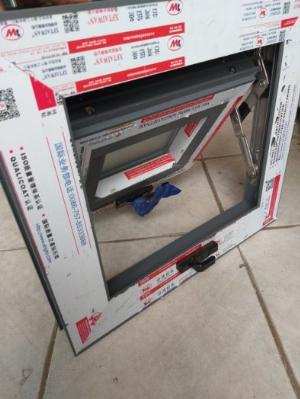 Cửa sổ mở hất lấy thoáng nhôm xingfa