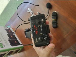 Máy trợ giảng mini E366 kèm 2 Micro có dây và không dây
