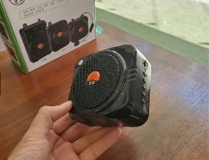 Máy trợ giảng mini E366 kèm 2 Micro có dây và không dây