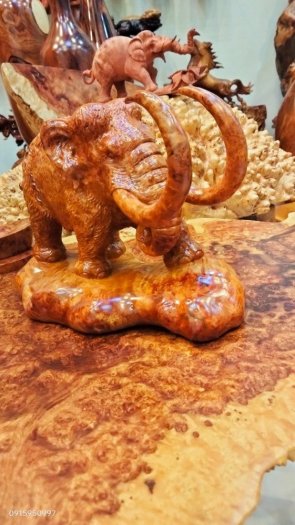 Tượng gỗ Voi Ma Mút Nu Hương