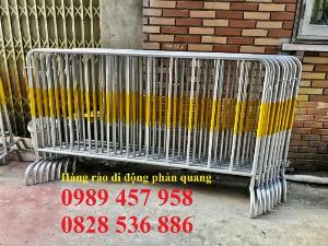 Rào chắn cây xăng 1mx2m, Hàng rào di động có bánh xe 1mx2m, Rào barie sơn phản quang