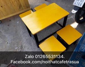 Bàn ghế cà phê nhỏ bằng gỗ sơn màu