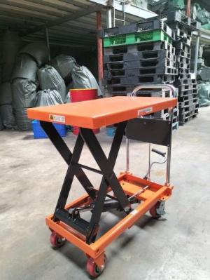 Xe nâng mặt bàn giá rẻ