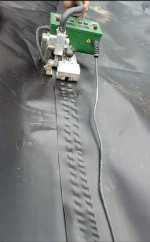 Bạt lót hồ tôm hdpe được chế tạo thành từng cuộn dài 25m,50m,60m,100m