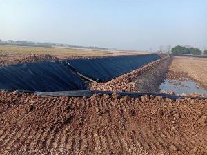 Màng chống thấm HDPE là sản phẩm Polymer tổng hợp ở dạng cuộn hoặc tấm.