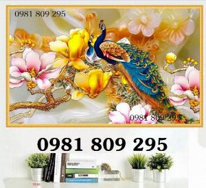 Tranh gạch phòng khách chim công