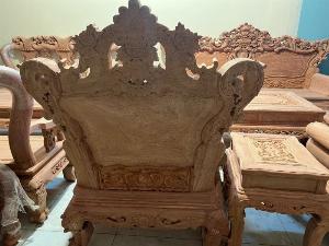 Bộ bàn ghế hoàng gia hoa lá tây mẫu mới gỗ hương đá