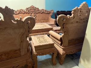 Bộ bàn ghế hoàng gia hoa lá tây mẫu mới gỗ hương đá