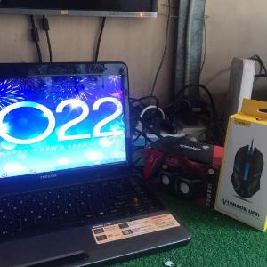 Laptop Toshiba satellite L745 i5 tặng kèm loa có dây , chuột T-Wolf