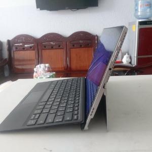 Máy tính 2 in 1 Lenovo Miix 510 có cảm ứng đầy đủ phụ kiện.