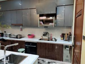 Tủ Bếp Inox 304 cánh màu, cánh Acrylic An Cường, cánh kính