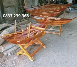 Ghe xuồng gỗ trưng bày, chèo hồ, khu du lịch