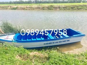 Thuyền chèo tay cho 4 người, Thuyền du lịch