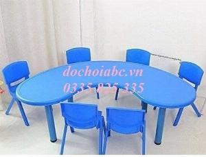 Bàn ghế mầm non cho bé