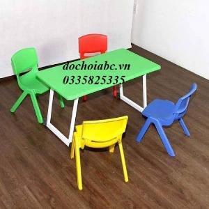 Bàn ghế mầm non cho bé