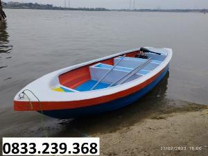 Xuồng cano 4m5 sức chở 4,5 người.