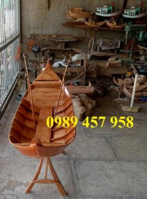 Thuyền trưng hải sản tại Sài Gòn