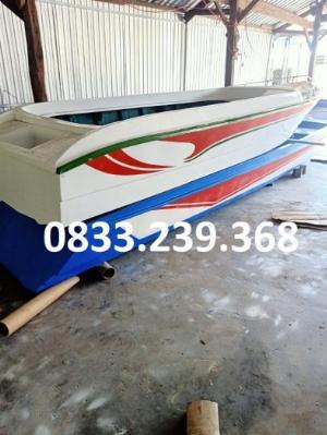 Cano composite 4m9 cao mạn nước.