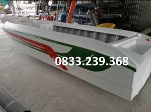 Cano composite 4m9 cao mạn nước.