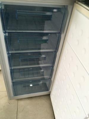 Tủ đông đứng Hòa Phát 147 lít HUF 350SR1, 88% nguyên zin bảo hành 6 tháng.