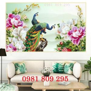 Tranh gạch men con công ốp tường HP8569