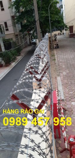 Thi công hàng rào thép gai hình dao 45cm, 60cm, Dây thép gai hình dao đường kính 90cm