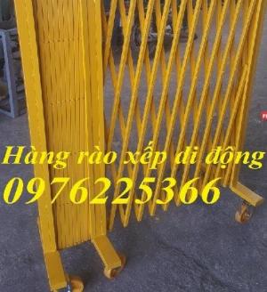 Hàng rào xếp sắt chữ T có bánh xe