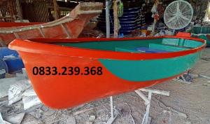 Thuyền composite đẹp cho khu nghỉ dưỡng, gia đình