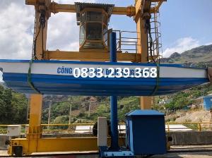 Cano composite chở 4 người tới,12 người, chở hàng hoá, cứu trợ