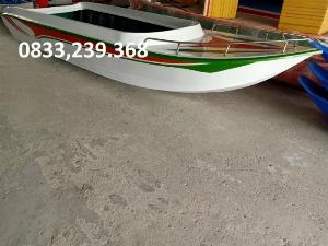 Cao 4m9 cao mạn nước, cứu trợ, cứu hộ, vận chuyển hàng hóa.