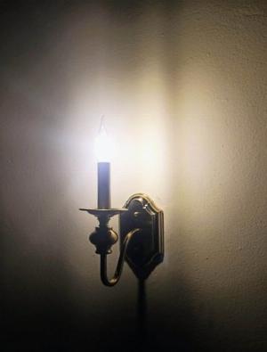Đèn tường nến - đèn tường phòng thờ