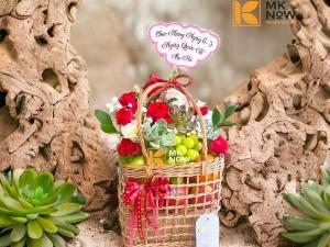 Giỏ quà tặng sếp nữ 8 3 trái cây nhập khẩu mix sen đá hoa tươi - FSNK516