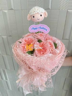Bó hoa hồng sinh nhật mix cừu len tone hồng đào - DHNK21