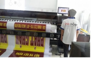 Tại In Kỹ Thuật Số chúng tôi trực tiếp thực hiện đơn hàng in của bạn trên hệ thống máy in mực dầu khổ lớn