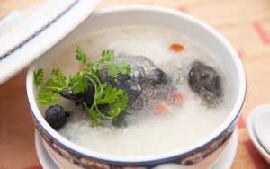 Chỉ tiêu chất lượng: 100% yến nguyên chất, không chất bảo quản, không chất tẩy rửa, không chất độn.