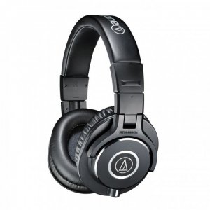 Tai nghe Audio Technica ATH - M40x được thiết kế gọn gàng, trẻ trung và với chiếc tai nghe này bạn có thể tận hưởng trải nghiệm gọi điện thoải mái và dễ dàng. Người mà bạn đang trò chuyện cùng sẽ trải nghiệm âm thanh thoại rõ nét trong suốt cuộc gọi.