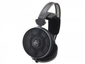 ATH-R70x sở hữu màng loa kích thước 43mm độc quyền của Audio Technica có thể đáp ứng tần số rất rộng (từ 5 đến 40,000Hz). Chỉ nặng 210gram cùng earpad bằng vải nhung cao cấp thoáng khí, ATH-R70x hứa hẹn mang lại cho người nghe cảm giác thoải mái, nhẹ nhàng cùng chất âm đầy ngọt ngào quyến rũ như những phiên bản AD tiền nhiệm. ATH-R70x dự kiến được bán ra với giá 7,5 triệu VND