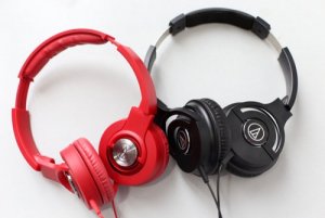 Để tự do thưởng thức âm nhạc theo phong cách của riêng mình một cách trọn vẹn và tuyệt vời nhất thì chắc hẳn bạn sẽ cần cho mình một chiếc tai nghe thật chất. Tai Nghe AUDIO-TECHNICA ATH-WS33X chụp tai có chất lượng âm thanh cao, âm bass mạnh mẽ đem đến cho người sử dụng những giây phút âm nhạc tuyệt vời. Tai nghe luôn đem đến sự thoải mái, sang trọng trong thiết kế và nhiều lựa chọn kiểu dáng phong phú.