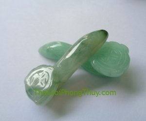 Dùng làm trang sức đeo cổ