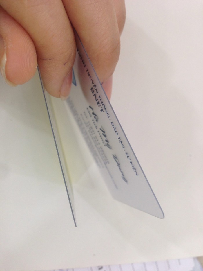 Độ dày của in thẻ nhựa trong suốt khoảng 0.3mm