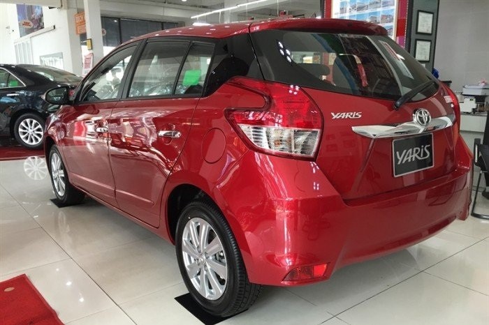 đuôi xe yaris