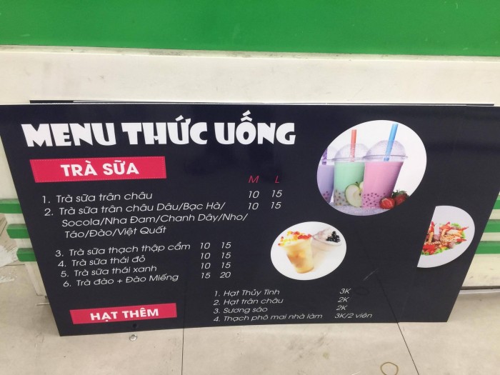 Giá thức uống được ghi rõ cạnh tên thức uống - lưu ý quan trọng khi thiết kế và in menu quán cafe