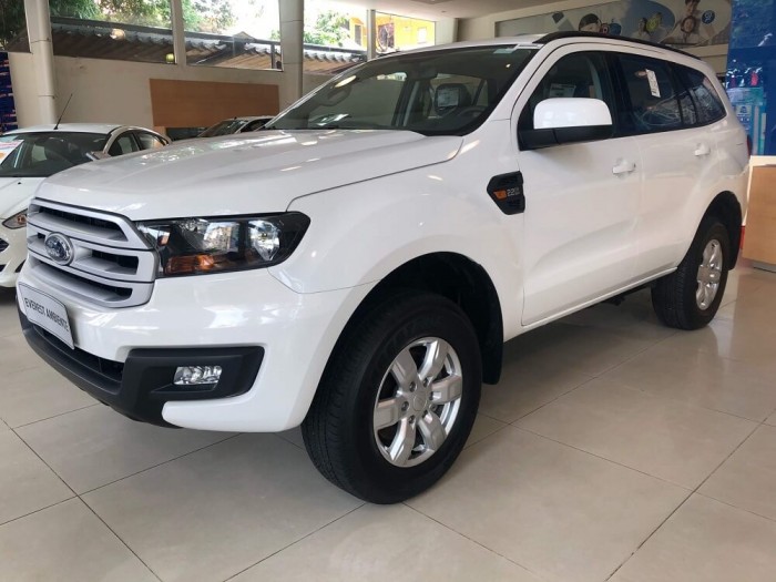 Đánh giá xe Ford Everest Ambiente 4×4 MT máy dầu số sàn