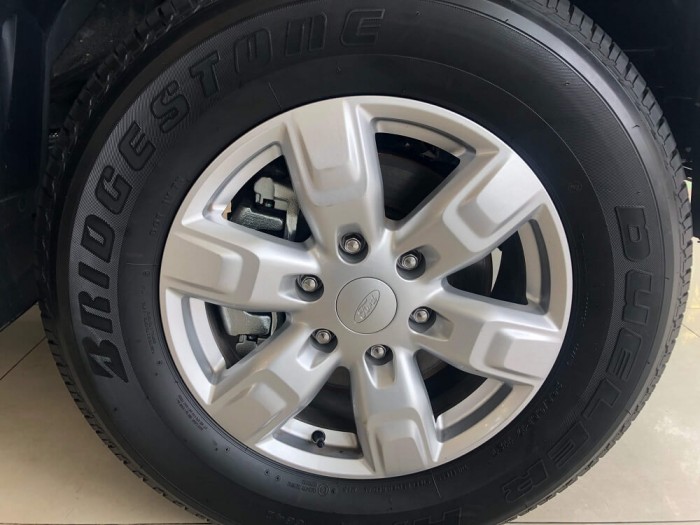 bánh xe Ford Everest Ambiente 4×4 MT