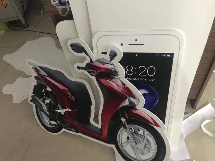 In PP dán formex làm mô hình giải thưởng là xe máy Honda SH, điện thoại iPhone