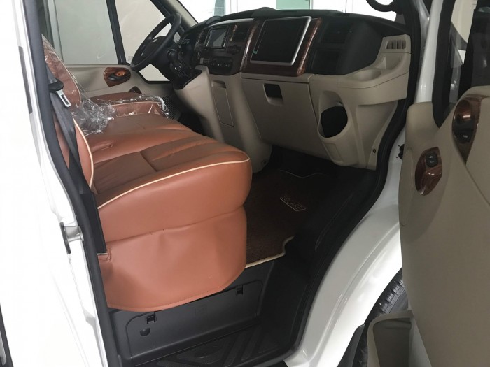 Trang bị an toàn trên Ford Transit 2018 Limousine