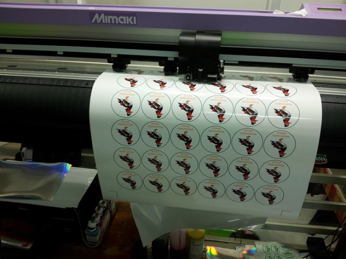 Máy bế tem nhãn decal thương hiệu Mimaki Nhật Bản