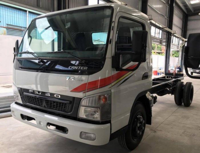 Fuso 35 tấn cũ thùng kín giá tốt tại Bình Dương